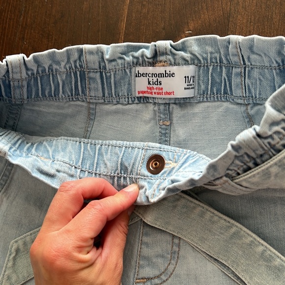 Abercrombie shorts. Girls size 11/12. - Picture 2 of 3